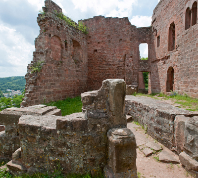 Die Burg Hohenecken Fotografiert. Der Fotograf steht in der Burg und Fotografiert die andere Hälfte.