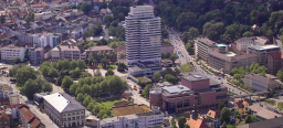 © Stadt Kaiserslautern Die Stadt von oben: Ein Blick aus dem Hubschrauber auf das Rathaus, die Fruchthalle und das Pfalztheater. Die Ansicht geht bis zur Kammgarn hin. © Stadt Kaiserslautern