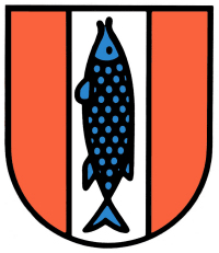 Das Wappen ist gedrittelt, an den beiden Rändern ist es rot hinterlegt. Die Mitte ist weiß hinterlegt und im Vordergrund ist der blaue Hecht.