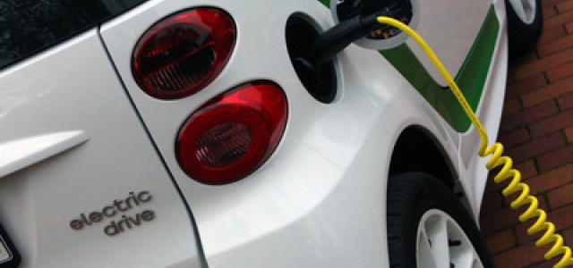 E-Auto an Ladesäule