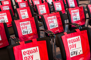 Taschen zum Equal Pay Day