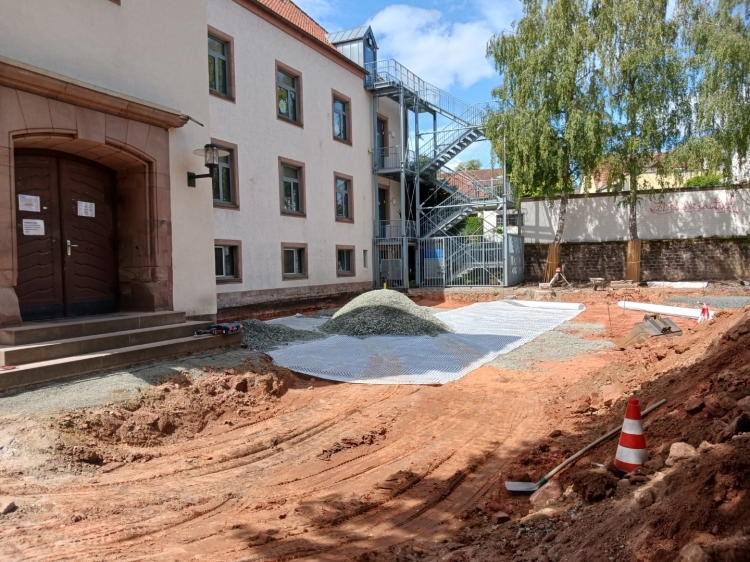 Sanierung Schulhof Grundschule Erfenbach © Stadt Kaiserslautern 	