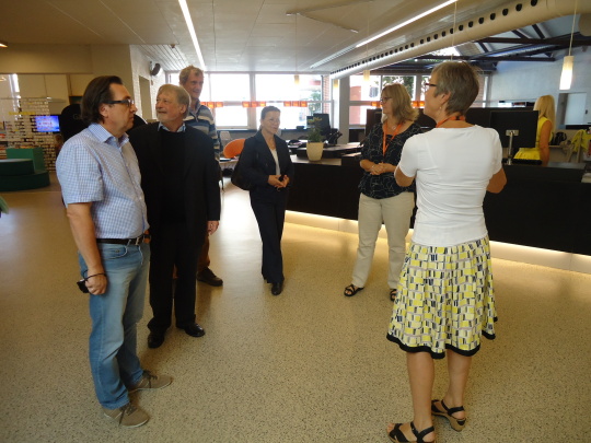 Die Delegation in Kaiserslautern in der Stadtbibliothek von Silkeborg (v.l.n.r. Rainer Blasius, Günter Remler, Franz Huschens, Maria Remler, Birthe Eiersted und Inge Kring) © Stadt Kaiserslautern