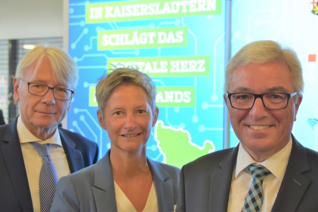 Kurz vor Beginn des Kongresses auf der Gartenschau: OB Klaus Weichel, Bürgermeisterin Beate Kimmel und Innenminister Roger Lewentz. © Stadt Kaiserslautern