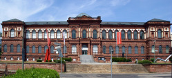 Die Außenfassade der Pfalzgalerie. 