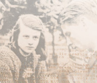Ein stark verblichenes Foto einer Frau und eines Manns.