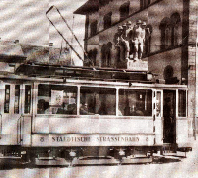 Straßenbahn vor der Fruchthalle, etwa 1930.