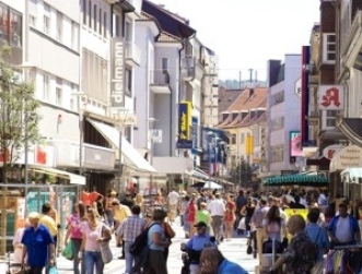 Besucher der Fackelstraße