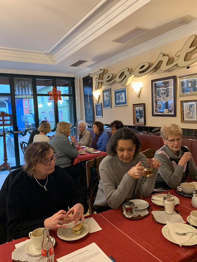 Seniorinnen beim Kaffeeplausch