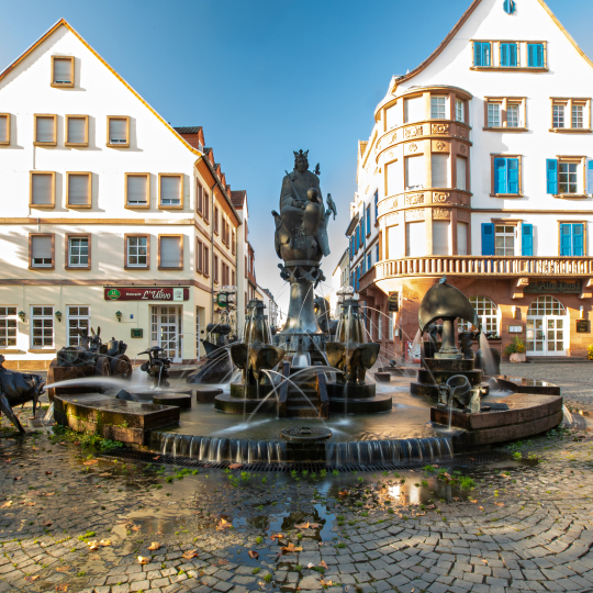 Blick auf den Kaiserbrunnen in Richtung Innenstadt.