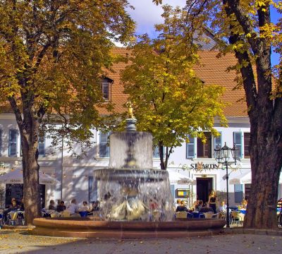 Blick auf den Martinsbrunnen auf dem St.-Martins-Platz