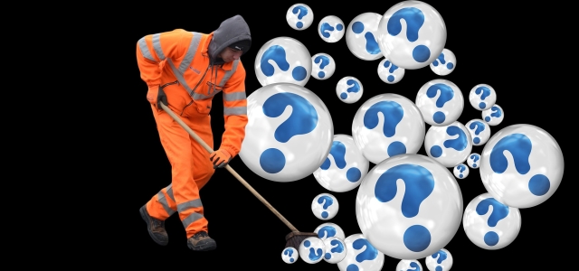 Zu sehen ist ein Arbeiter im orangenen Overall mit Kehrbesen, umringt von Fragezeichen.