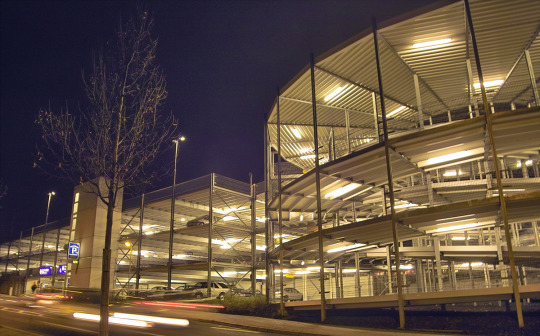 Das moderne und offene Parkhaus am Hauptbahnhof © Stadt Kaiserslautern