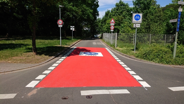 Fahrbahmmarkierung in der Rütschhofstraße © Stadt Kaiserslautern