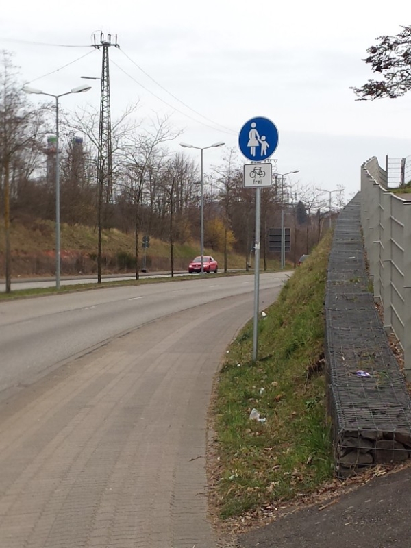 Verkehrsschild Gehweg Rad frei